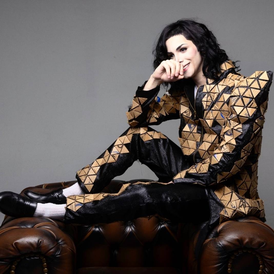 Michael Jackson'a benzemek için 40 bin dolar harcadı! Bakın neye benzedi... 22